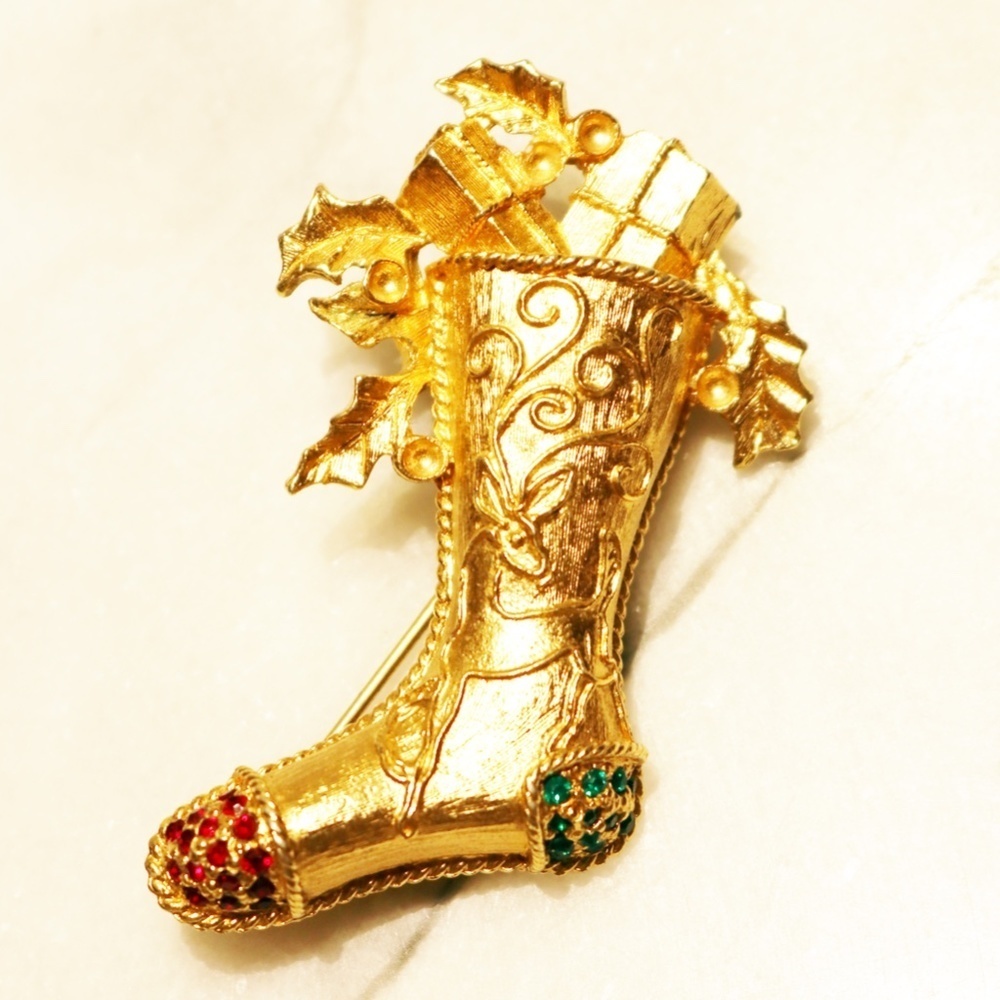 🎄 Vintage Napier Crystal Embellished Christmas Stocking Brooch 💫✨